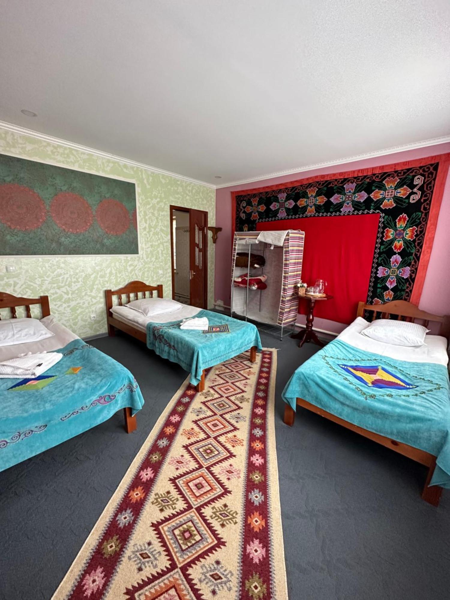 Guest House Emily Bokonbayevo 外观 照片